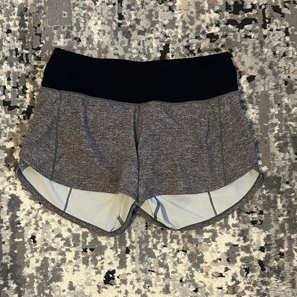 Lululemon shorts size 4 - Picture 2 of 7